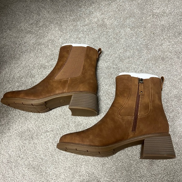 Dr. Scholl's Redux Women's Block-Heeled Chelsea Boots - Picture 2 of 2